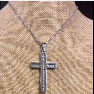 NWT MENS STAINLESS STEEL CROSS WITH ROLO CHAIN